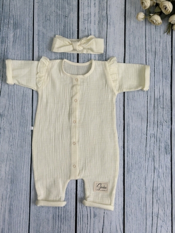 Купить оптом 336-СЛ. Комбинезон с повязкой для девочки из муслина, хлопок 100%, размеры 56,62,68, сливочный в Абакане