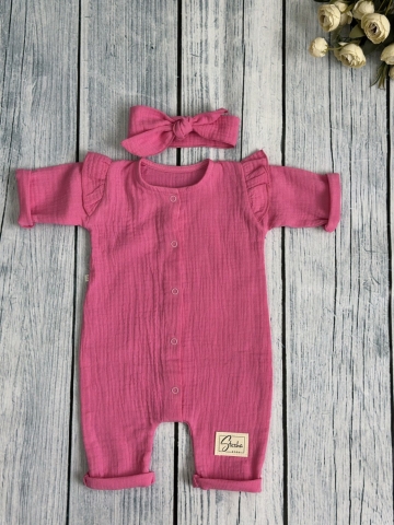 Купить оптом 336-Ф. Комбинезон с повязкой для девочки из муслина, хлопок 100%, размеры 56,62,68, фуксия в Абакане