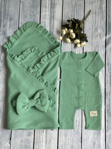 Купить оптом 335-ОЛ. Комплект из детского комбинезона,  р 56 и конверта муслин, хлопок 100% 90/90 см, олива в Абакане